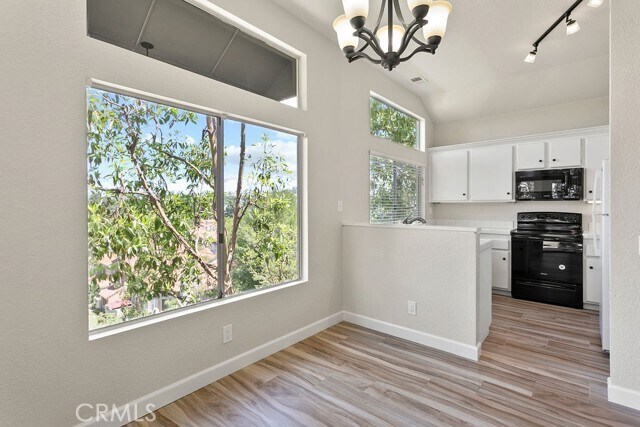 Building Photo - 5 Silver Glade Dr