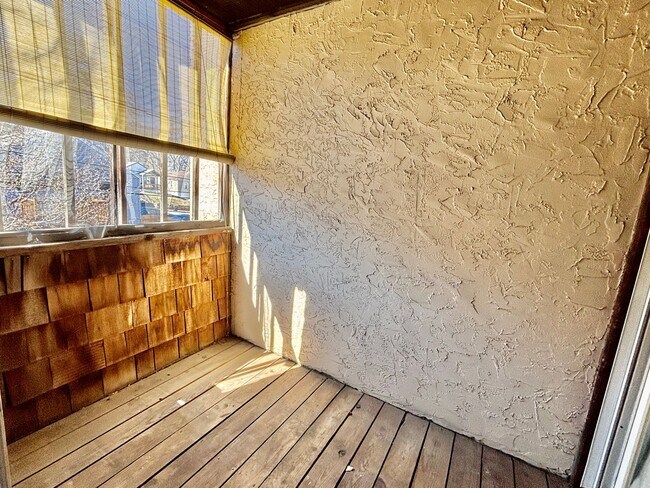 Building Photo - Top-Floor Plaza Condo with Vaulted Ceilings & Dual Balconies