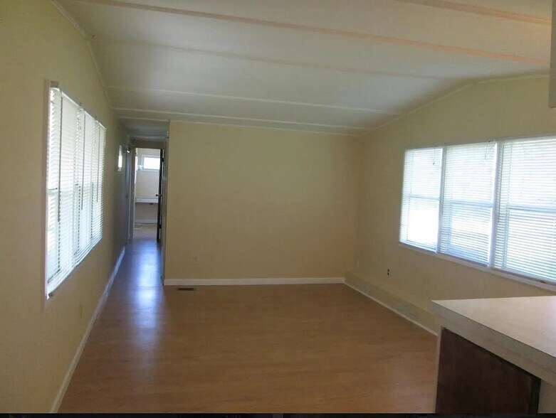 Building Photo - 1179 S Meadow Dr