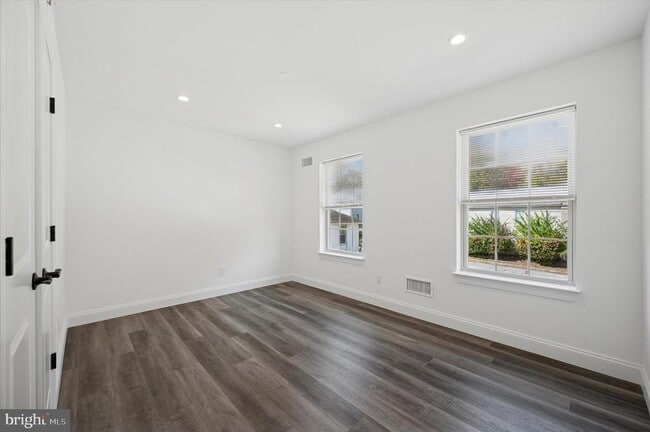Building Photo - 605 Tabak Ave