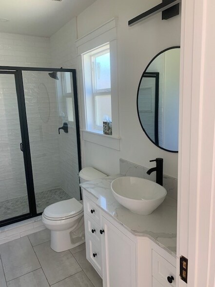 Building Photo - 435 E Yale Ave