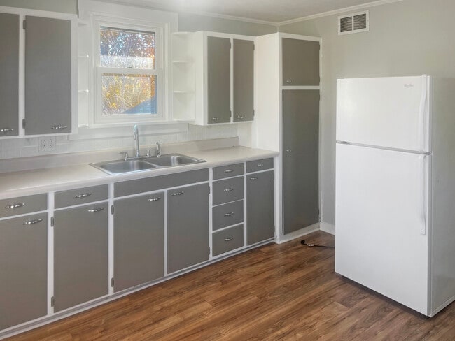 Primary Photo - 935 E Ft Wayne St