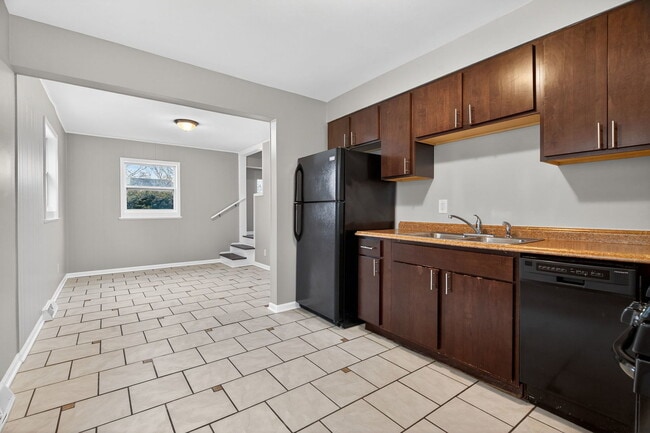 Building Photo - 106 164th St