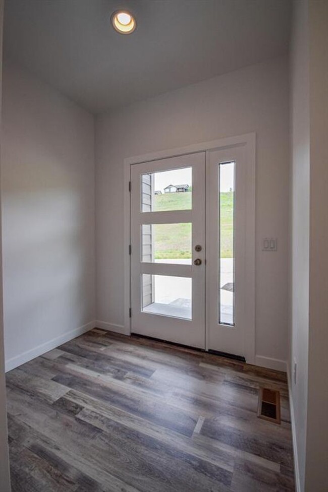 Building Photo - New South Hills Duplex Stunner!