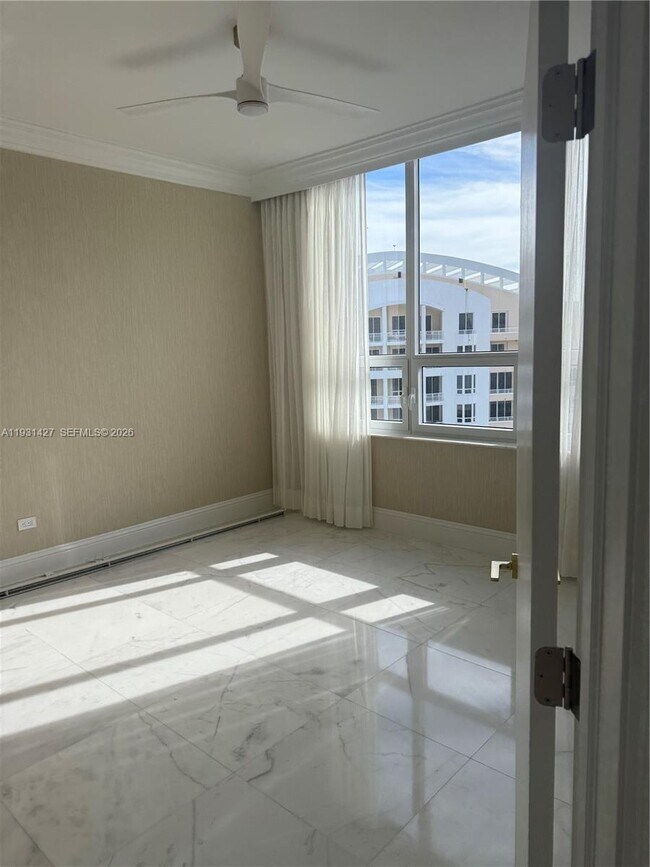 Building Photo - 848 Brickell Key Dr