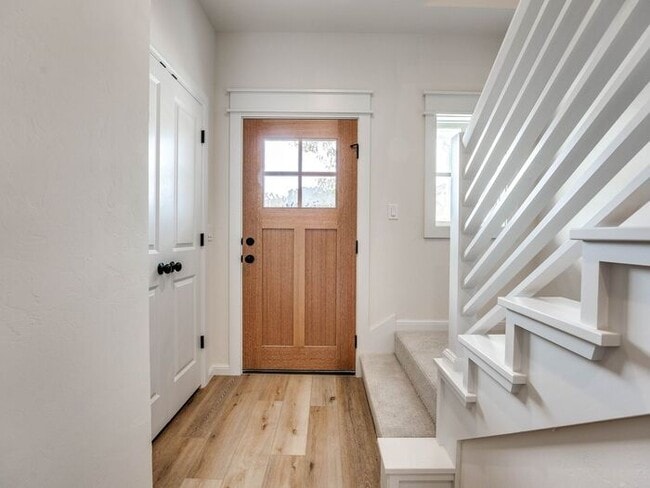 Building Photo - Luxury, Zero Maintenance Living Townhome