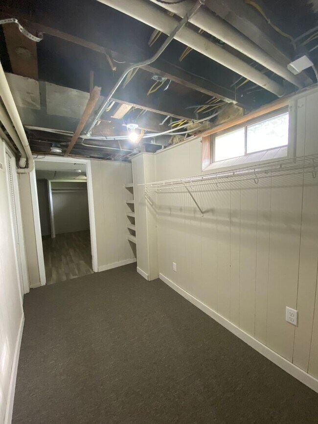 Building Photo - Updated 3 Bedroom 2.5 Bathrooms