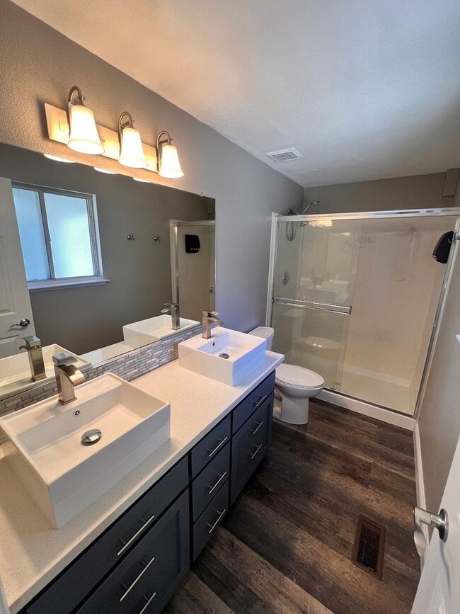 Building Photo - Nicely renovated 3 bedroom home!