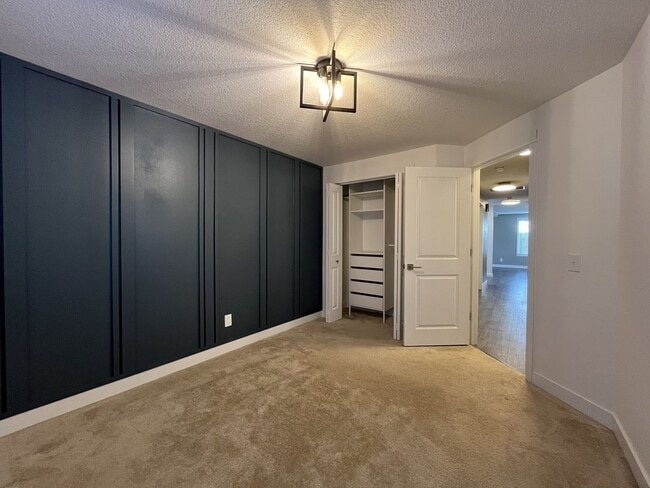 Building Photo - Beautiful Single-Level 3 Bedroom Home with Modern Kitchen and Open Floor Plan