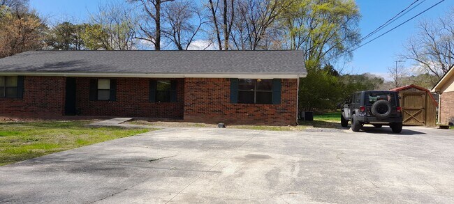 Building Photo - 115 Lytle Rd