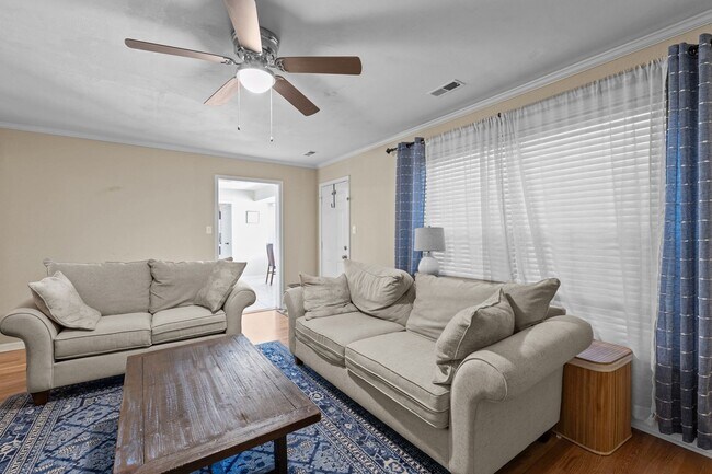 Building Photo - Spacious 4-Bed, 3-Bath Home in Virginia Beach!