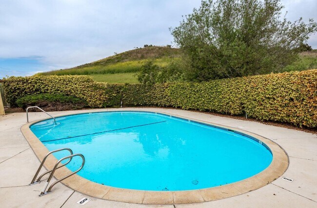 Building Photo - Updated 4BD/2BA Goleta Condo | Pool Access | Near UCSB | Easy Highway 101 Access