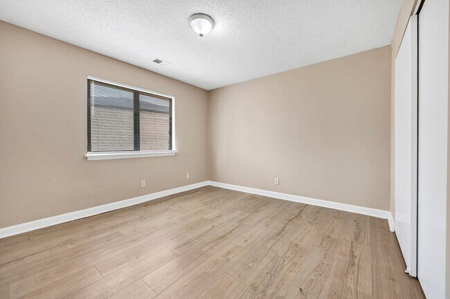 Building Photo - bg0724