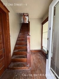 Building Photo - 713 2nd St