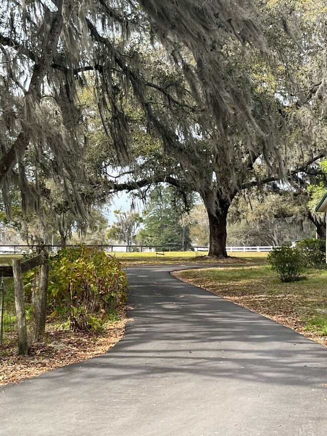 Building Photo - 4/3 Ocala HITS Stalls/RV Hook-Ups/Paddocks...