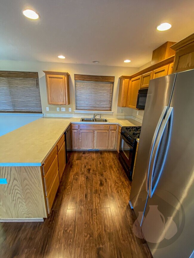 Building Photo - Gorgeous and Spacious South Salem Home