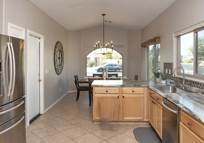 Building Photo - 1541 E Peregrine Trail