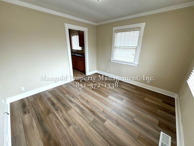 Building Photo - Great Home Located In New Monterey Neighbo...