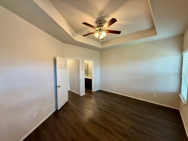 Building Photo - 3 Bedroom, 2 Bathroom Duplex in Converse!