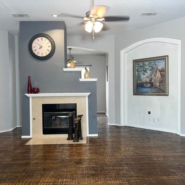Building Photo - 304 Sparrow Hawk Dr