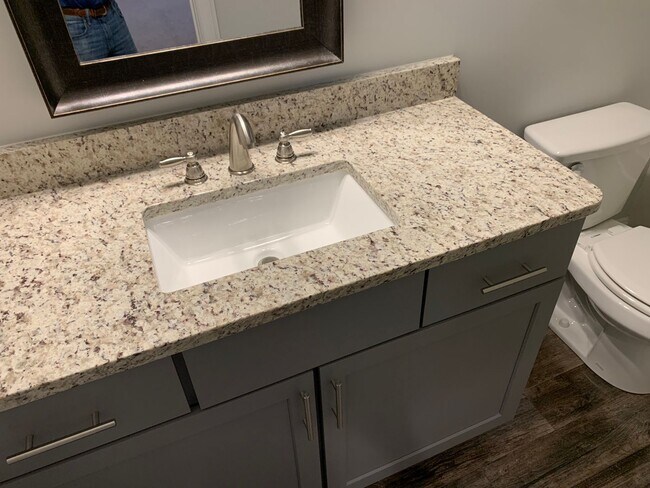 Building Photo - College Oaks