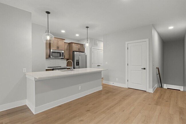 Building Photo - 1155 Marina Pkwy