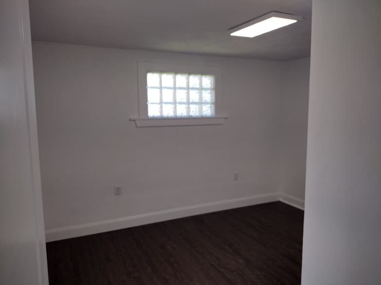 Building Photo - 337 W South St