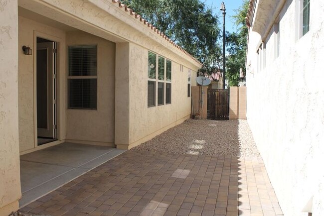 Building Photo - Great Gilbert Location!