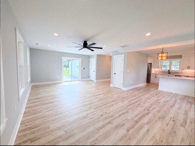 Building Photo - 80 Wooded Ridge Dr