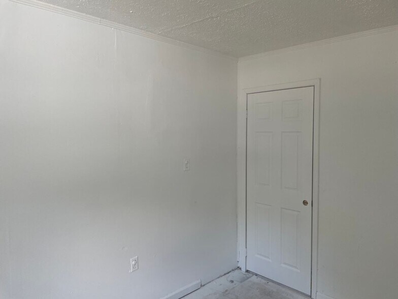 Building Photo - 960 County Rd 662