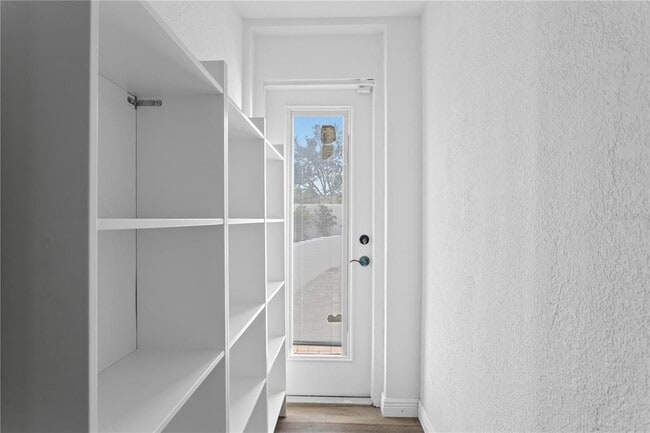 Building Photo - 2610 S Dundee St