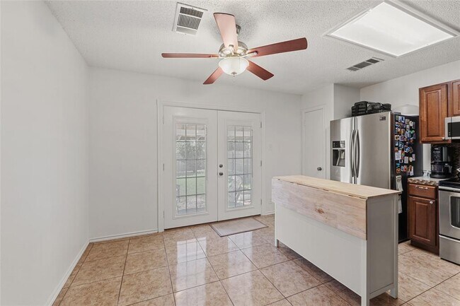 Building Photo - 3101 Hailey Ln