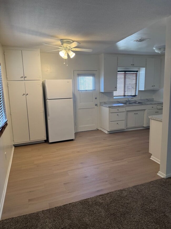 Building Photo - 10535