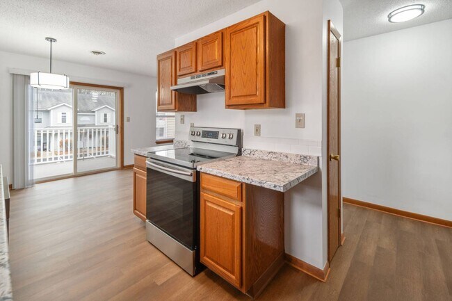 Building Photo - 1911 Cambridge Manor Dr