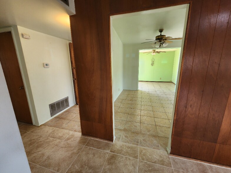 Building Photo - 7202 E Beverly Dr