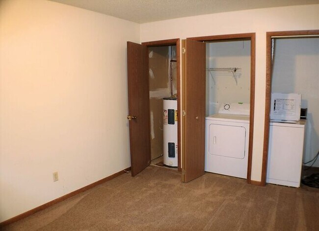 Building Photo - $1,475 | 2 Bedroom + Bonus Room, 1.5 Bathroom Town Home | No Pets | Available for July 1st, 2026 ...