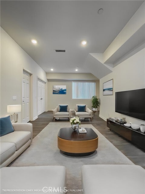 Building Photo - 521 N Erie St