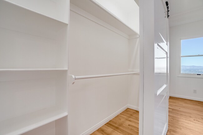 Building Photo - 15851 Mulholland Pl