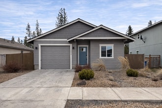 Building Photo - GORGEOUS LA PINE HOME! LARGE FENCED YRD, PELLET STOVE, UPGRADED KITCHEN & MORE!!