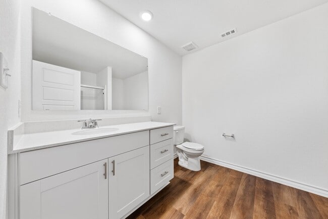 Building Photo - 817 Heartseed Ave