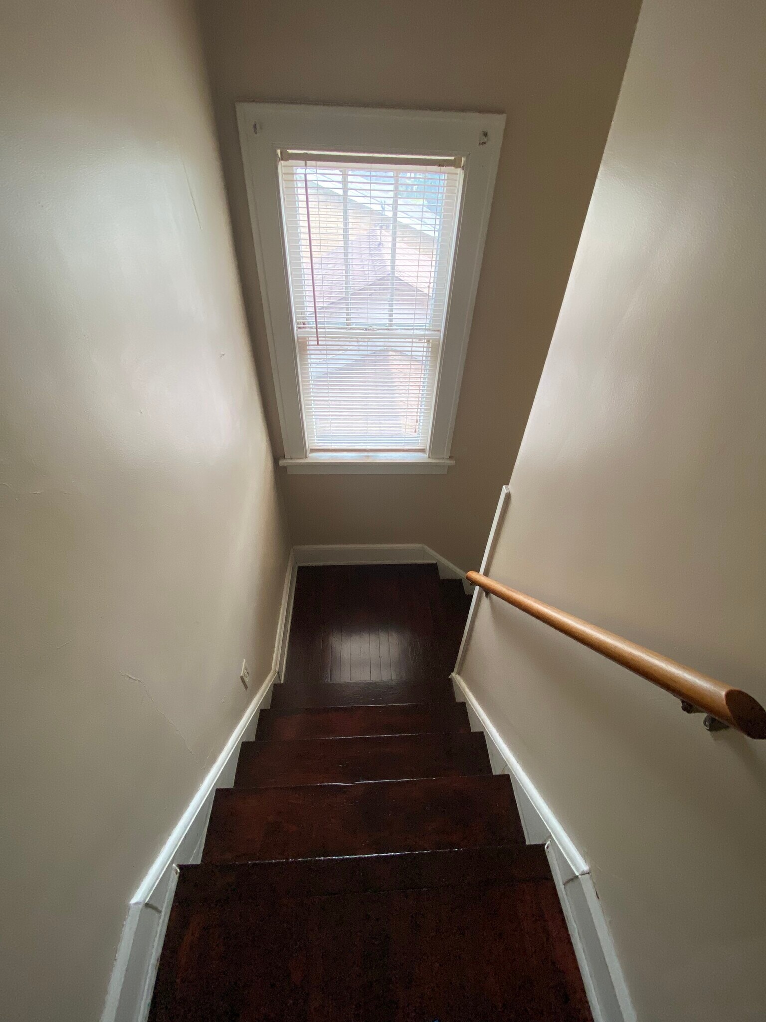Building Photo - 377 Parkside Dr