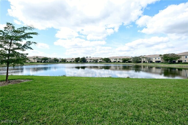 Building Photo - 3221 Cottonwood Bend