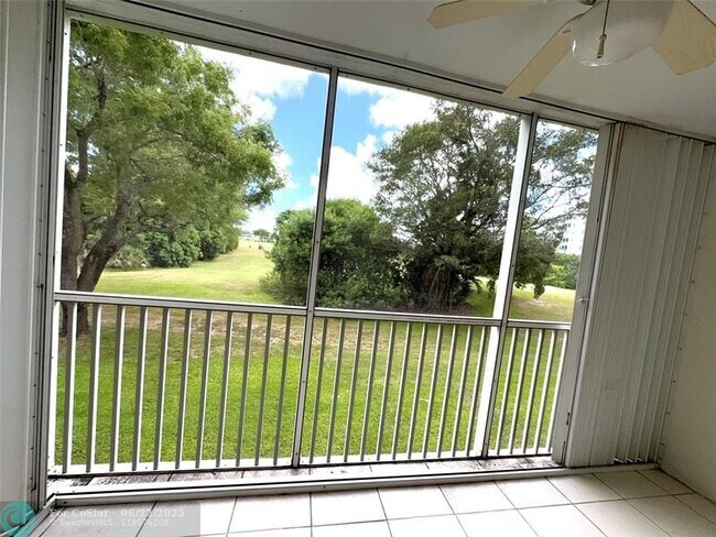 Building Photo - 3200 N Palm Aire Dr