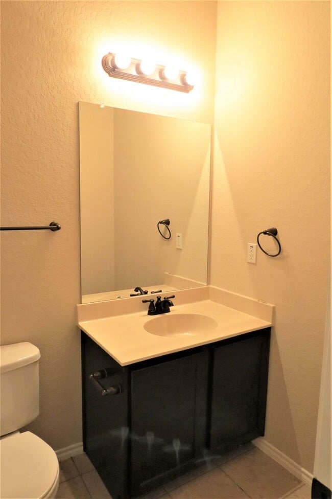 Building Photo - 3/2/2 off HWY 46 / Fridge / Interior Washe...