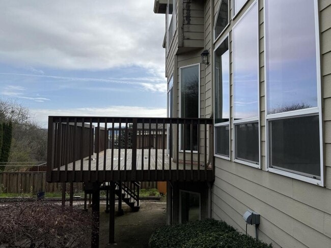 Building Photo - 15715 SE Bybee Dr