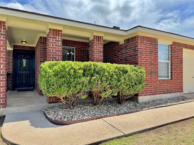 Building Photo - 204 Woodley Rd
