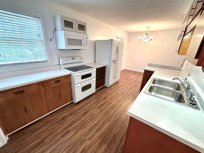 Building Photo - 1405 Webb Ridge Rd
