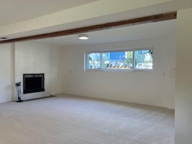 Building Photo - Completely Refreshed 4-Bedroom Shoreline Home