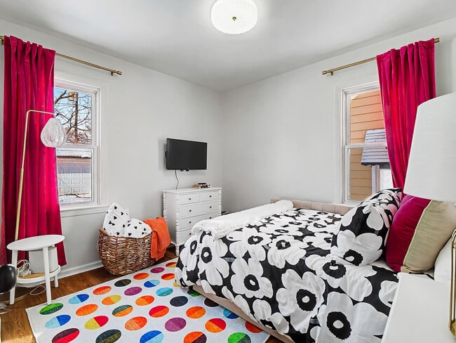 Building Photo - 5252 W 45th St