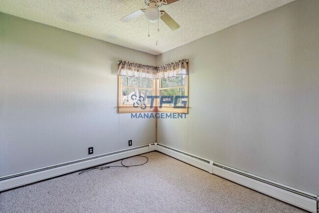 Building Photo - 8 Windsor Dr